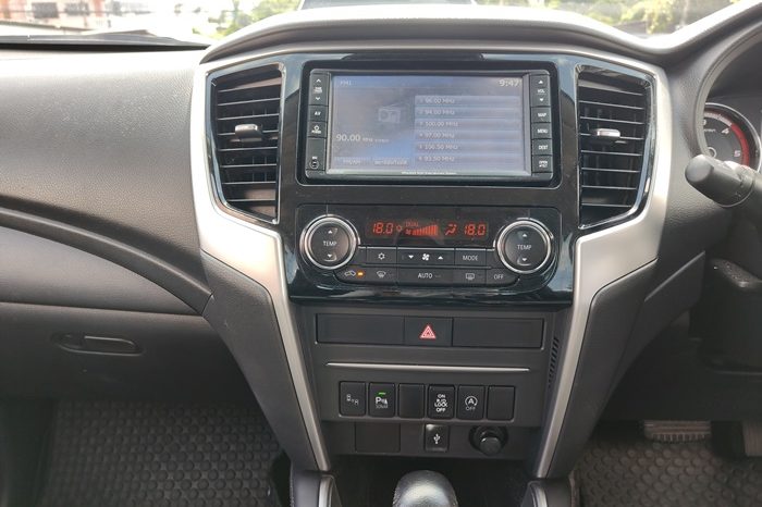 MITSUBISHI 4WD 2019 2.4 AT DOUBLE CAB WHITE 3978 full