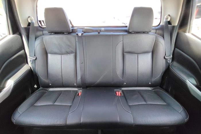NISSAN 2019 4WD 2.5 AT DOUBLE CAB SILVER  3787 full