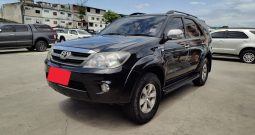 TOYOTA 4WD 2005 2.7V AT FORTUNER BLACK  9111