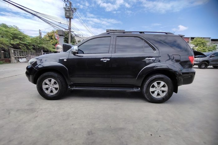 TOYOTA 4WD 2005 2.7V AT FORTUNER BLACK  9111 full