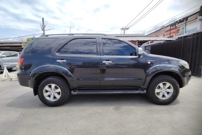 TOYOTA 4WD 2005 2.7V AT FORTUNER BLACK  9111 full