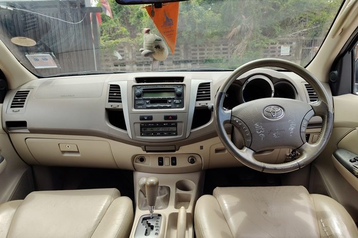 TOYOTA 4WD 2005 2.7V AT FORTUNER BLACK  9111 full