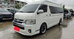 TOYOTA 2WD 2019 3.0 AT COMMUTER WHITE  3884