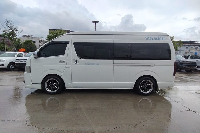 TOYOTA 2WD 2019 3.0 AT COMMUTER WHITE  3884 full