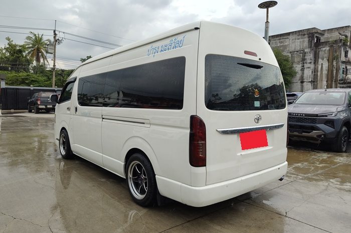 TOYOTA 2WD 2019 3.0 AT COMMUTER WHITE  3884 full