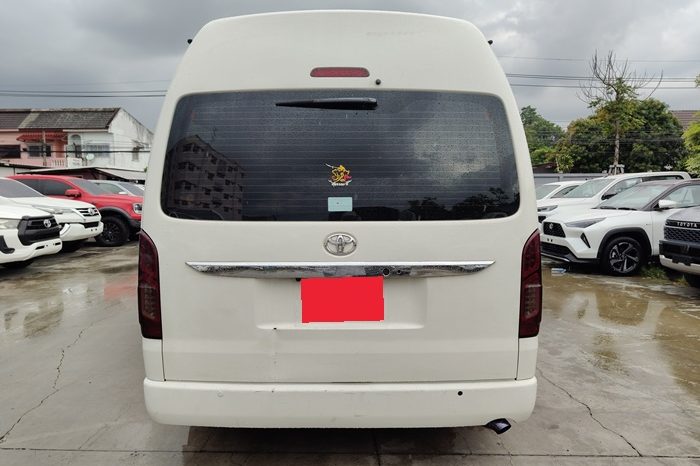 TOYOTA 2WD 2019 3.0 AT COMMUTER WHITE  3884 full