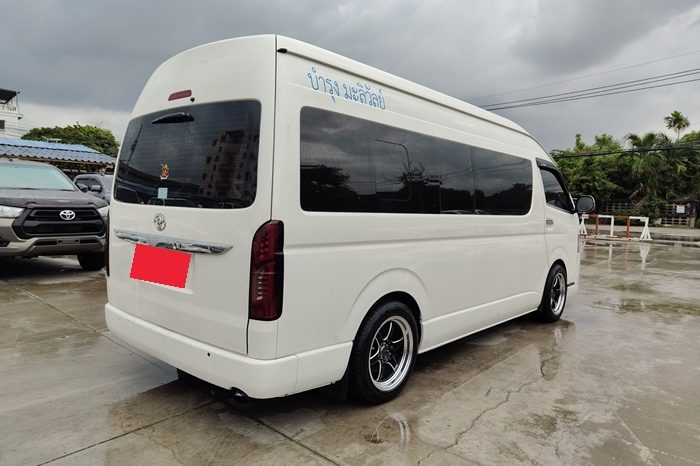 TOYOTA 2WD 2019 3.0 AT COMMUTER WHITE  3884 full