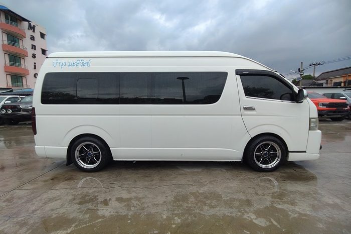 TOYOTA 2WD 2019 3.0 AT COMMUTER WHITE  3884 full