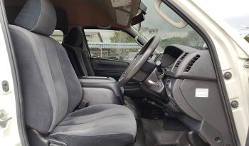 TOYOTA 2WD 2019 3.0 AT COMMUTER WHITE  3884 full