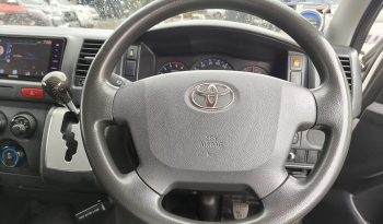 TOYOTA 2WD 2019 3.0 AT COMMUTER WHITE  3884 full