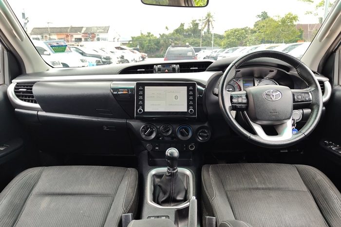 REVO 4WD 2020 2.4 MID MT DOUBLE CAB SILVER  3403 full