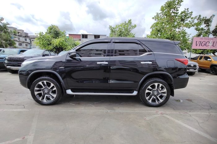TOYOTA 4WD 2020 2.4V AT FORTUNER BLACK  2266 full