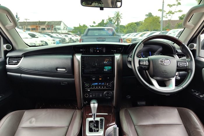 TOYOTA 4WD 2020 2.4V AT FORTUNER BLACK  2266 full
