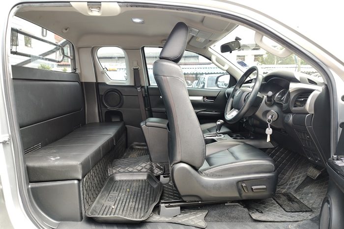 REVO PRE 2022 2.4 MID AT SAMRT CAB SILVER  5153 full