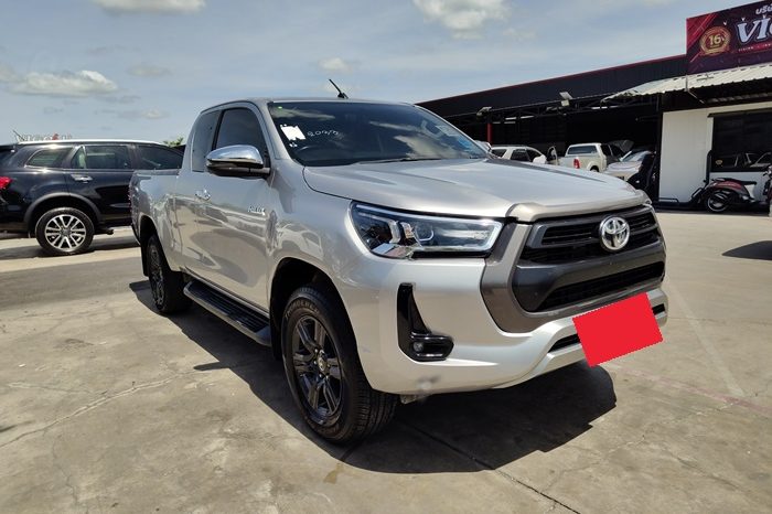 REVO 4WD 2021 2.4 MID MT SMART CAB SILVER  4241 full