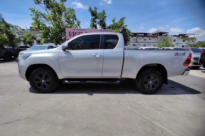 REVO 4WD 2021 2.4 MID MT SMART CAB SILVER  4241 full