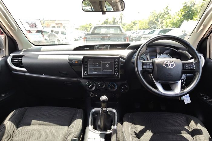 REVO 4WD 2021 2.4 MID MT SMART CAB SILVER  4241 full