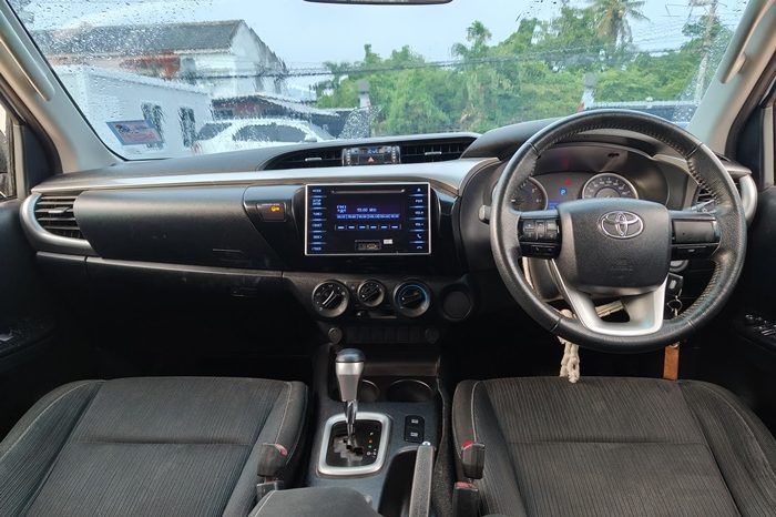 REVO PRE 2020 2.4E AT DOUBLE CAB SILVER  6033 full
