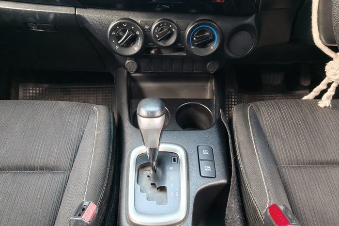 REVO PRE 2020 2.4E AT DOUBLE CAB SILVER  6033 full
