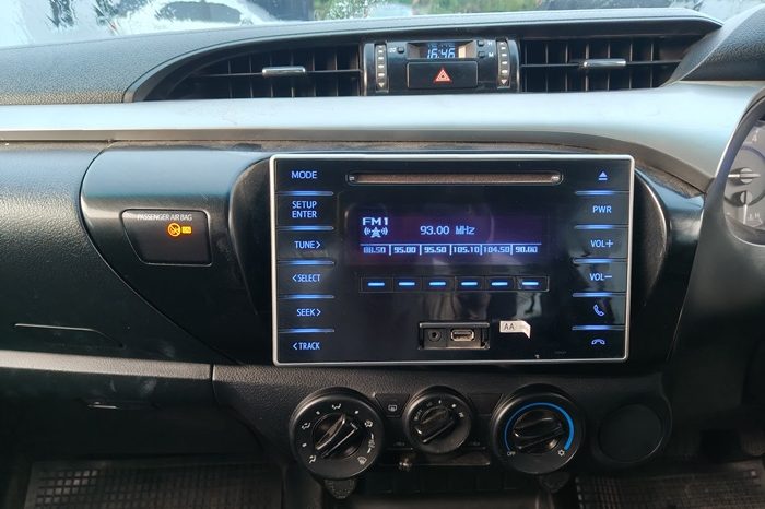 REVO PRE 2020 2.4E AT DOUBLE CAB SILVER  6033 full