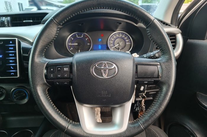 REVO PRE 2020 2.4E AT DOUBLE CAB SILVER  6033 full