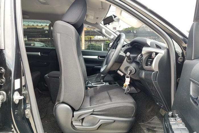 REVO PRE 2020 2.4 MID AT DOUBLE CAB BLACK  1858 full