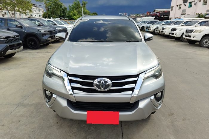 TOYOTA 2WD 2017 2.4V AT FORTUNER SILVER  5580 full