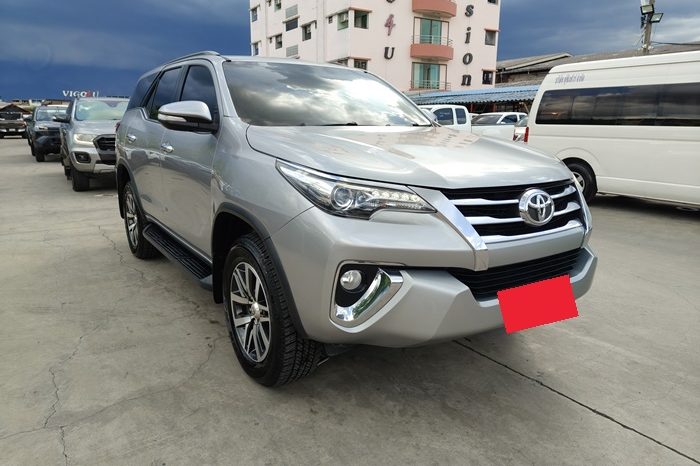 TOYOTA 2WD 2017 2.4V AT FORTUNER SILVER  5580 full