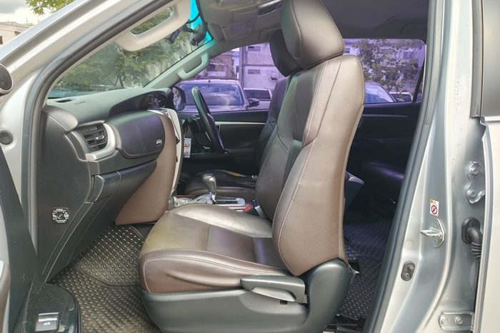 TOYOTA 2WD 2017 2.4V AT FORTUNER SILVER  5580 full