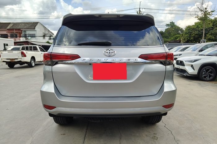 TOYOTA 2WD 2017 2.4V AT FORTUNER SILVER  5580 full