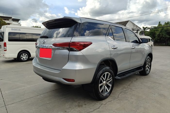 TOYOTA 2WD 2017 2.4V AT FORTUNER SILVER  5580 full