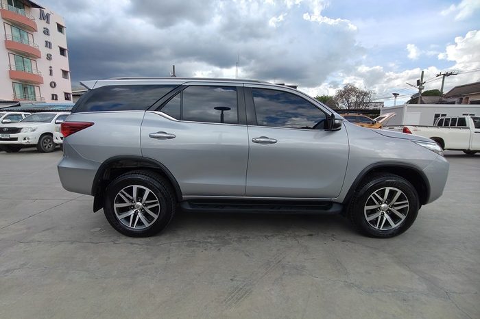 TOYOTA 2WD 2017 2.4V AT FORTUNER SILVER  5580 full