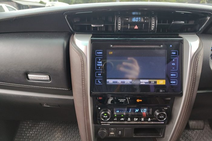 TOYOTA 2WD 2017 2.4V AT FORTUNER SILVER  5580 full