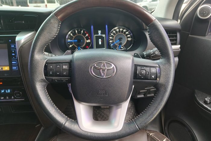TOYOTA 2WD 2017 2.4V AT FORTUNER SILVER  5580 full
