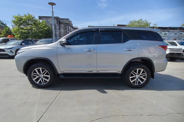 TOYOTA 2WD 2015 2.4V AT FORTUNER SILVER  3512 full