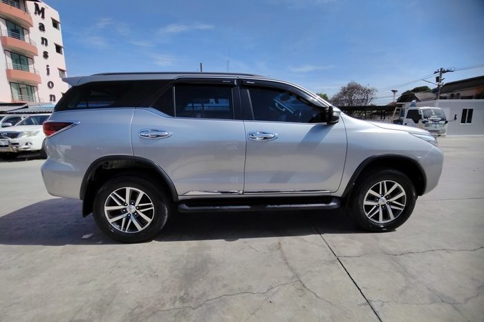 TOYOTA 2WD 2015 2.4V AT FORTUNER SILVER  3512 full