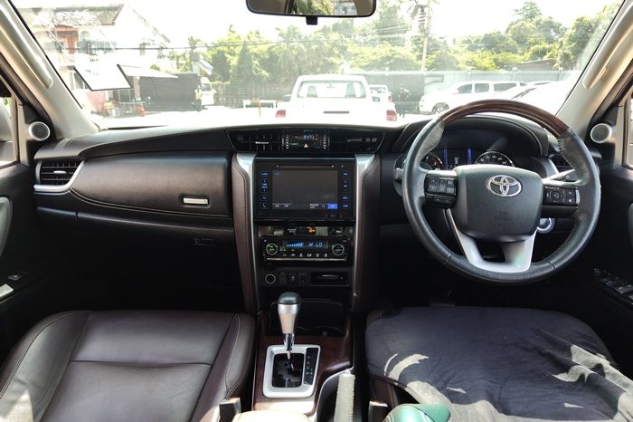 TOYOTA 2WD 2015 2.4V AT FORTUNER SILVER  3512 full