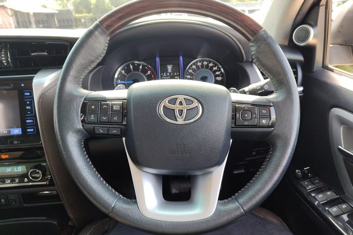 TOYOTA 2WD 2015 2.4V AT FORTUNER SILVER  3512 full