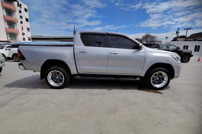 REVO PRE 2019 2.4E AT DOUBLE CAB SILVER  1869 full