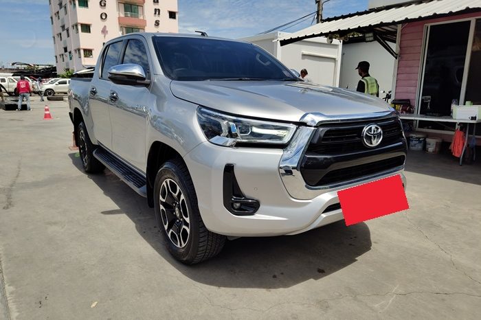 REVO PRE 2022 2.4 MID AT DOUBLE CAB SILVER  8814 full