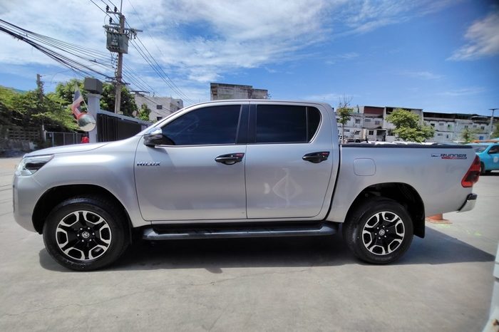 REVO PRE 2022 2.4 MID AT DOUBLE CAB SILVER  8814 full