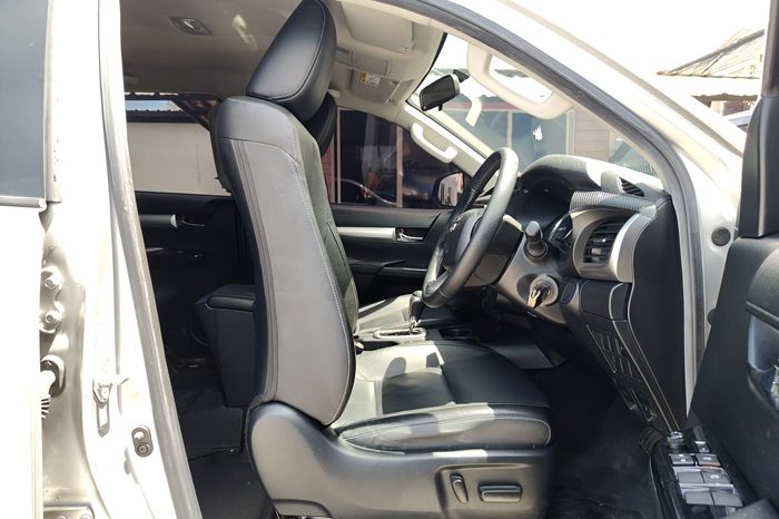 REVO PRE 2022 2.4 MID AT DOUBLE CAB SILVER  8814 full
