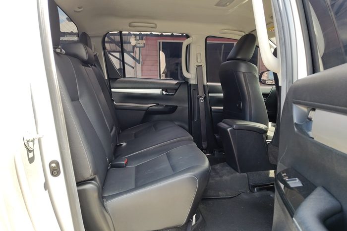 REVO PRE 2022 2.4 MID AT DOUBLE CAB SILVER  8814 full