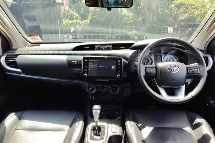 REVO PRE 2022 2.4 MID AT DOUBLE CAB SILVER  8814 full