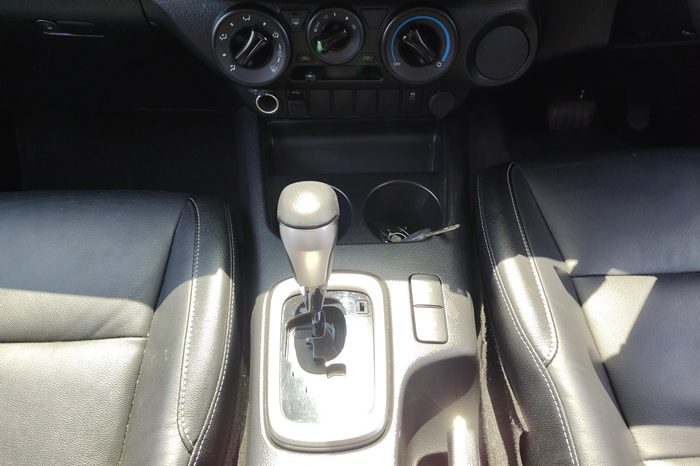 REVO PRE 2022 2.4 MID AT DOUBLE CAB SILVER  8814 full