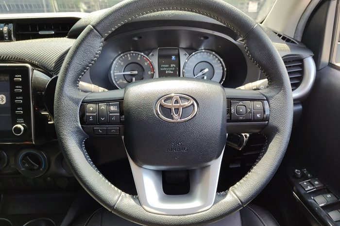 REVO PRE 2022 2.4 MID AT DOUBLE CAB SILVER  8814 full