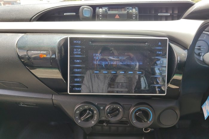 REVO PRE 2017 2.4E AT DOUBLE CAB SILVER  1348 full