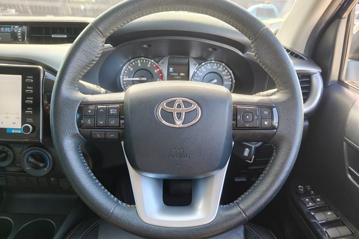 REVO PRE 2021 2.4 MID AT DOUBLE CAB BLACK  6041 full