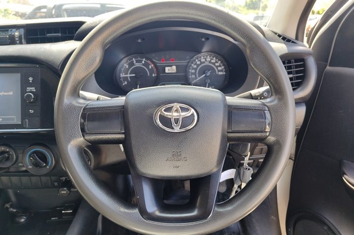 REVO 4WD 2021 2.8 ENTRY MT STANDARD WHITE  7096 full