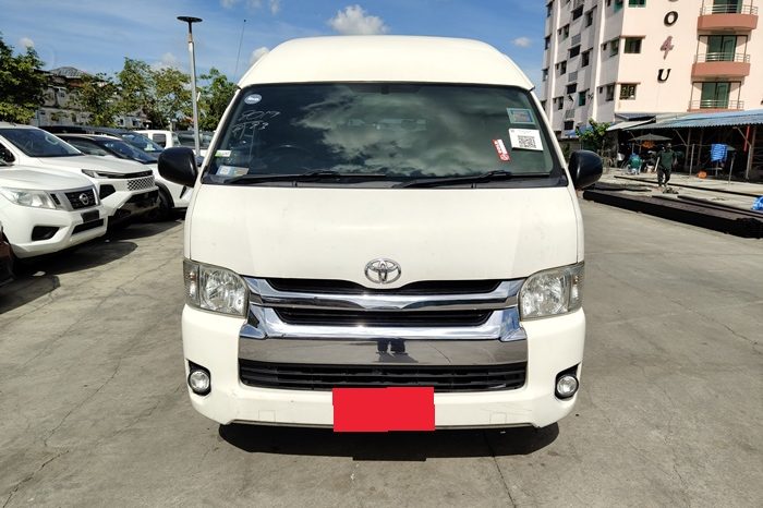 TOYOTA 2WD 2019 2.7 MT COMMUTER WHITE  849 full